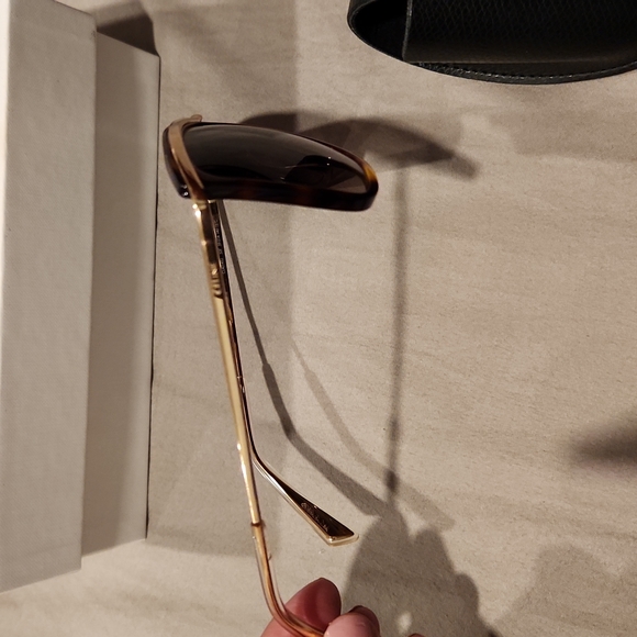 NWT CELINE CL40141U This square Celine sunglass is havana and gold frame. - Picture 10 of 12